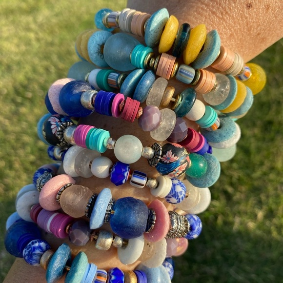 Handmade bracelet set, red,white, blue, African glass beads 2 bracelets … - Picture 13 of 14